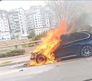 Ankara'da otomobil alev alev yandı