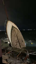 İstanbul'da fırtına; Kartal'da sahile dalgalar vurdu, 1 tekne battı 