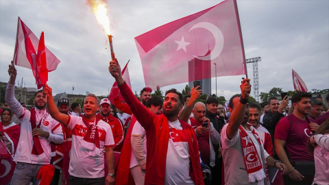 Avusturya-Türkiye maçı öncesinde taraftar yürüyüşü