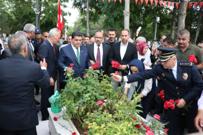 Ömer Halisdemir’in kabrine ziyaretçi akını (2)