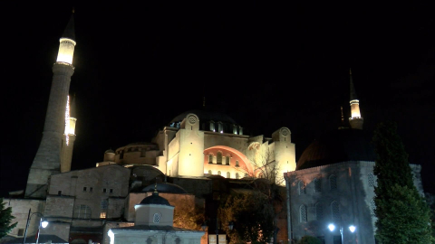 İstanbul- 15 Temmuz Şehitleri için Ayasofya ve Sultanahmet Camii'nde sela okundu