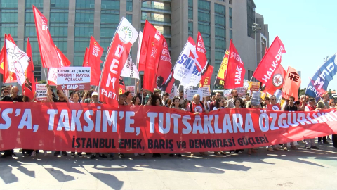 İstanbul- 1 Mayıs'ta tutuklananlar için Çağlayan Adliyesi'nde eylem yaptılar