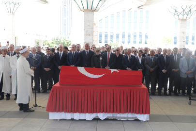 Kenan Işık, son yolculuğuna uğurlandı