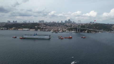 İstanbul- PD-30 isimli yüzer havuz boğaz geçişini tamamladı // Havadan ve aktüel görüntülerle geniş haber