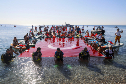 Antalya'da Cumhuriyet Bayramı coşkusu denize taşındı