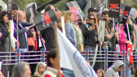 İstanbul - Kadıköy'de Ata'ya Saygı Zinciri