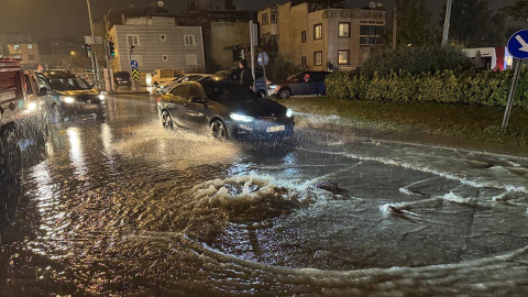 İzmir'de sağanak etkili oldu