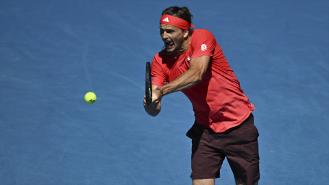 Avustralya Açık yarı finalinde Djokovic sakatlandı, Zverev finale çıktı