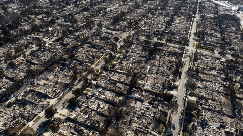 Trump, orman yangınlarının yaşandığı Los Angeles'ın "bombayla vurulmuş gibi" olduğunu söyledi