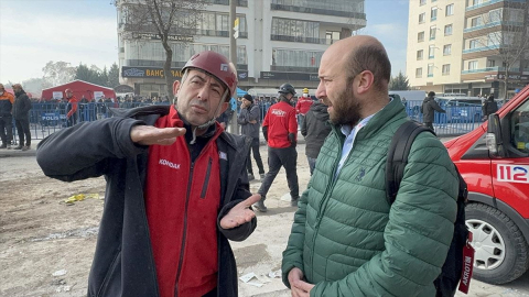 Cem öğretmen, Konya'da çöken binanın enkazındaki arama kurtarma çalışmalarına da koştu