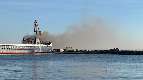 Samsun Limanı'nda bulunan gemide çıkan yangın kontrol altına alındı