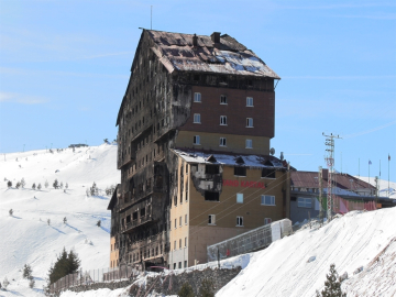 Bolu Belediye Başkanı Tanju Özcan, otel yangınıyla ilgili savcılığa suç duyurusunda bulundu