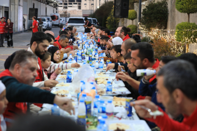 İstanbul-Kızılay'dan İblib'de engelli kamplarında kalanlara yardım, yetimhanedeki çocuklara iftar