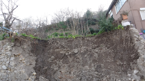 Kocaeli - İstinat duvarının çöktüğü bölgede tahliye edilen binadakiler evlerine döndü /Video eklendi