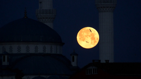 İstanbul- 'Kanlı Ay Tutulması' İstanbul'da görüntülendi