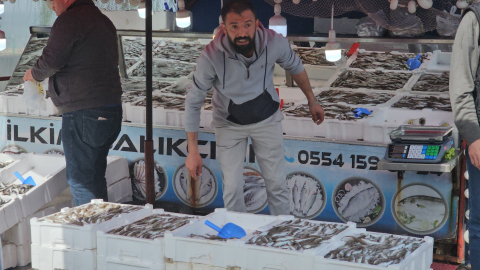 10 ton balıkla döndü, kilosunu 50 liradan satışa çıkardı